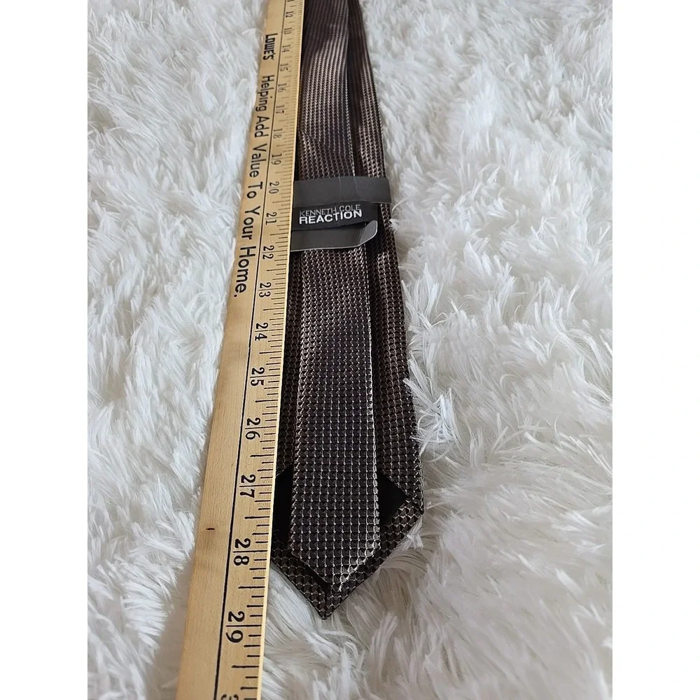 Kenneth Cole REACTION Men's 100% Silk Tie ~Brown-Tan MSRP:‎ $55.